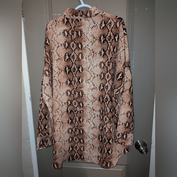 NWOT-Boohoo long sleeve collard shirt - Picture 4 of 4